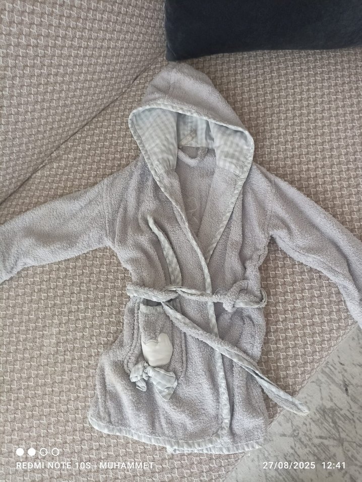 Gri Nakışlı Erkek Çocuk Bornozu - Görsel 3