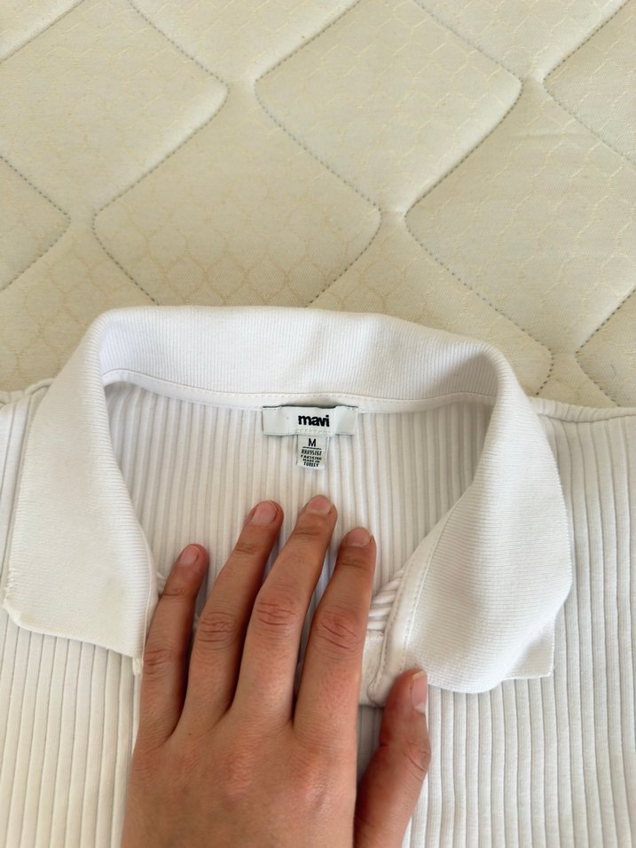 Mavi marka beyaz polo yaka tişört - Görsel 2