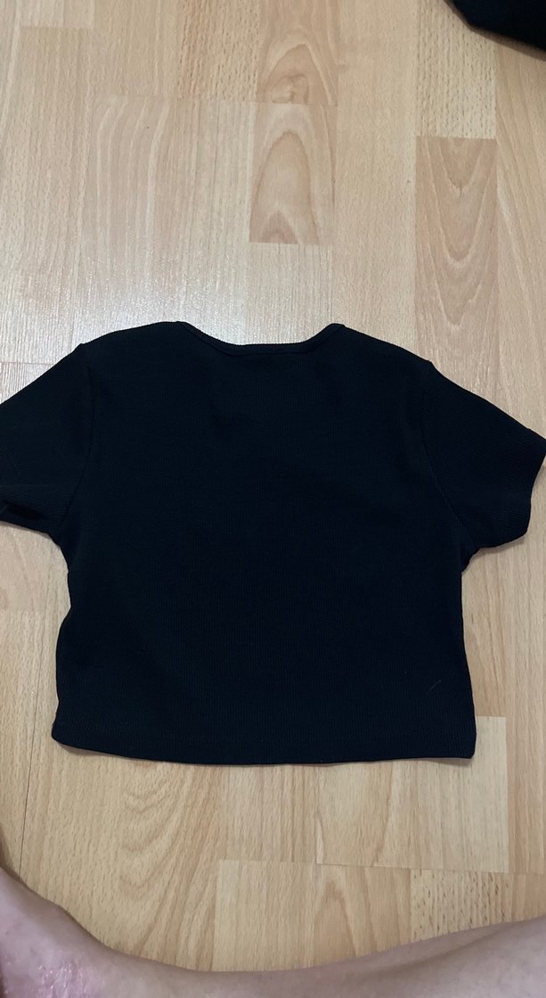 Kelebek Baskılı Siyah Kısa Kollu - Görsel 3