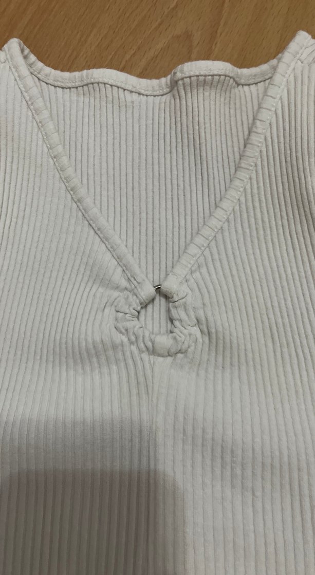 Beyaz V Yaka Örgü Kolsuz Mini Atlet - Görsel 2