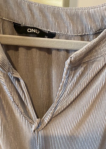 Only Only Gri gümüş renkli V Yakalı Pliseli şık Kadın Bluz