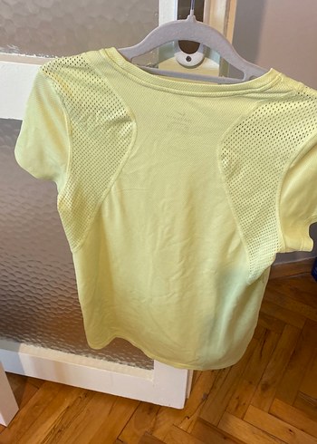 s Beden Nike Kadın fıstık yeşili koşu ve spor tişörtü