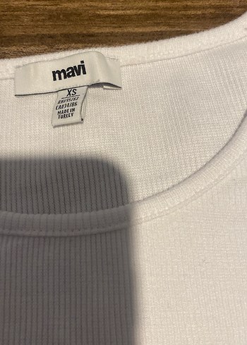 Kadın Beyaz Kısa Kollu, yanları büzgü ve desenli penye Tişört - Görsel 2