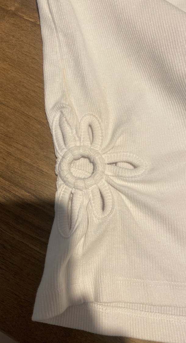 Kadın Beyaz Kısa Kollu, yanları büzgü ve desenli penye Tişört - Görsel 4