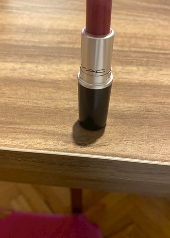 MAC 801  amarous saten lipstick (ruj) - Görsel 3