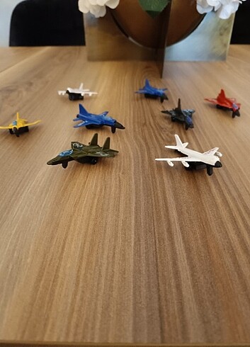  Beden Renk 8 adet çelik uçak seti 