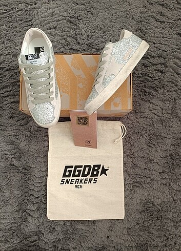 GOLDEN GOOSE DELUX 