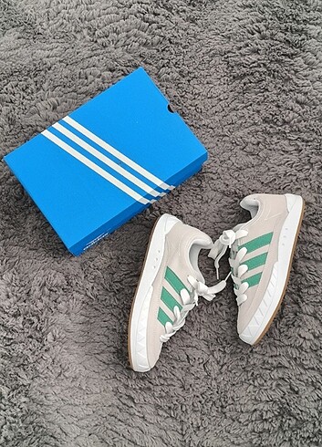 Adidas 37