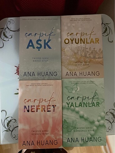 Çarpık serisi kitap