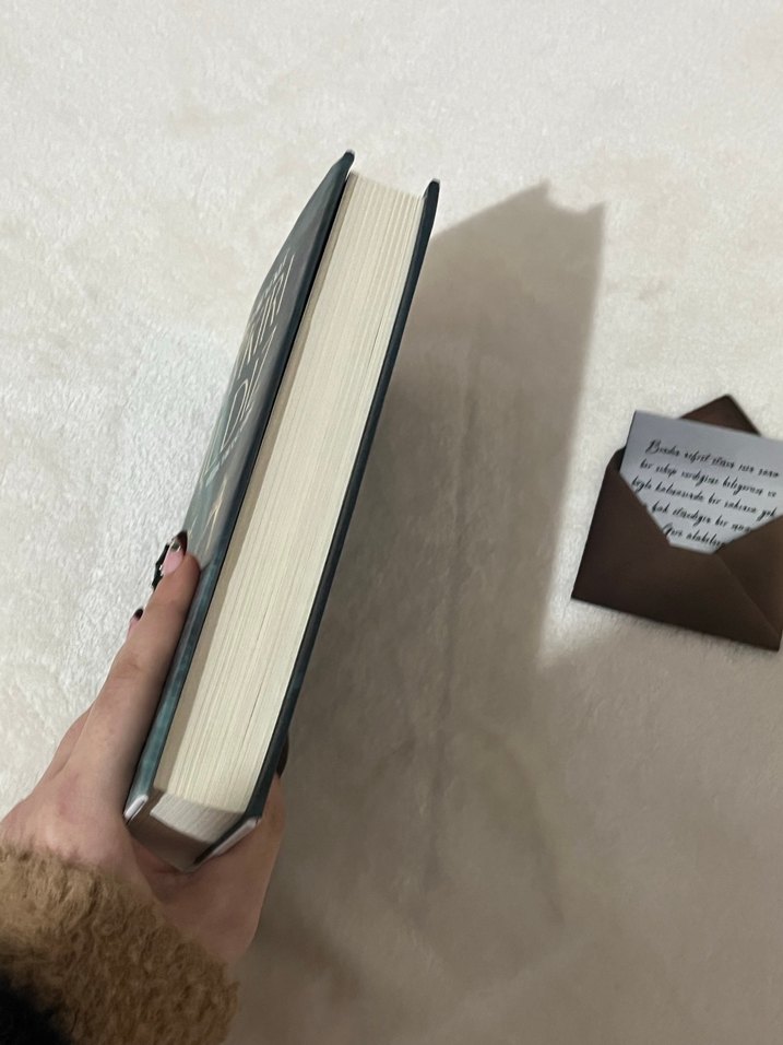 Aykırı Yıldız - Veda Yakası Serisi Romanı - Görsel 2