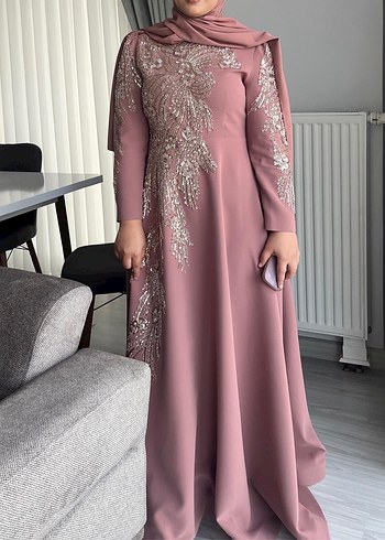 Mehtap Koçak markalı Pembe İşlemeli Uzun Kollu Abiye Elbise