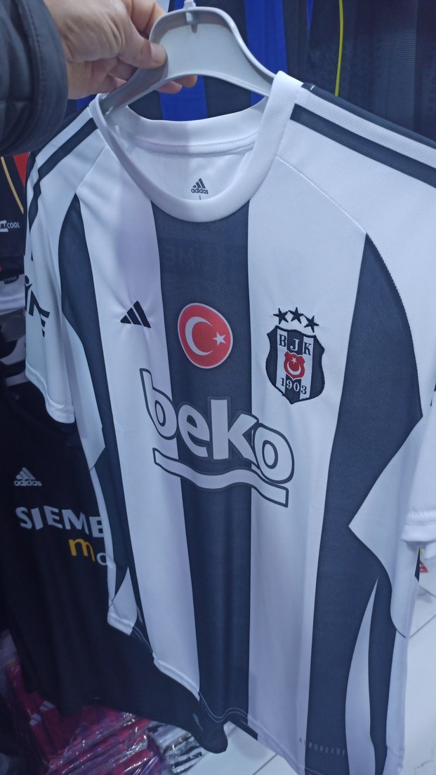 Erkek Beyaz Siyah Çizgili Spor Forma - Görsel 4