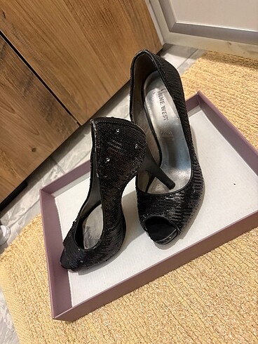 Pullu topuklu ayakkabı - Görsel 2