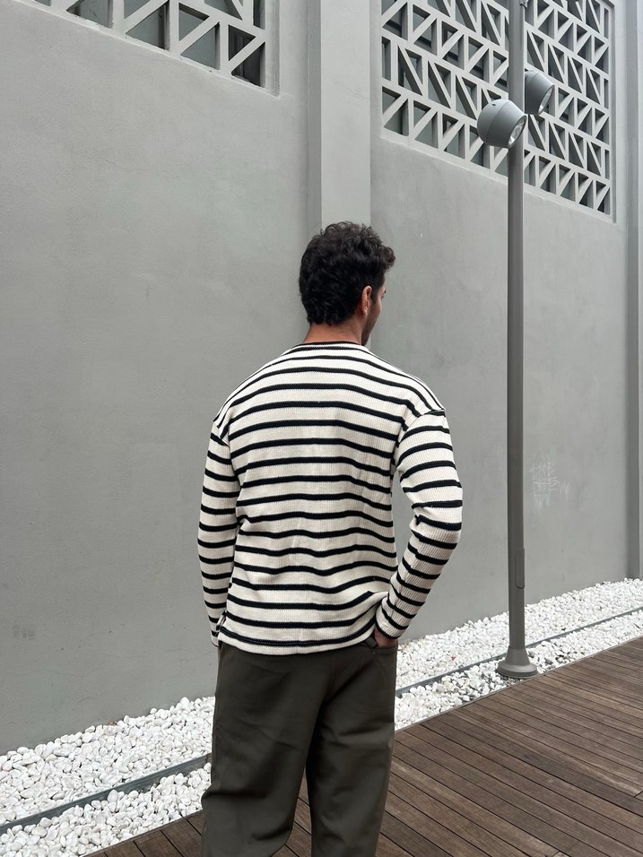 Beyaz Siyah Çizgili Pamuklu Erkek Triko Kazak - Görsel 4