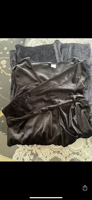 H&M H&M SİYAH KADİFE KISA ELBİSE