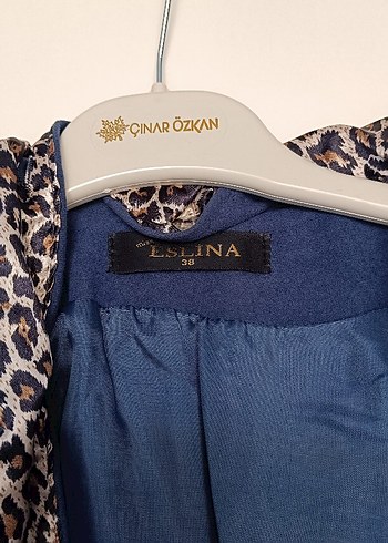 Kapüşonlu ve düğmeli mavi kaban - Görsel 2