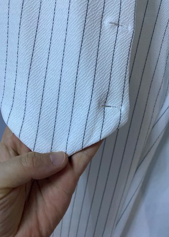 Düğmeli Beyaz İnce Çizgili Kadın Gömlek - Görsel 6