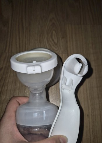 Beyaz ve Gri Manuel Göğüs Pompası