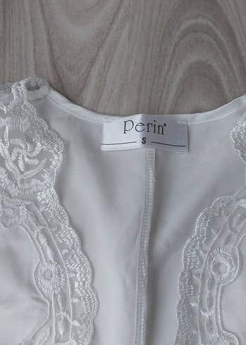 Nakışlı Beyaz Kadın Uzun Kollu Pijama ve Sabahlık Takım 3 Parça - Görsel 2