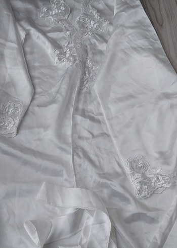 Nakışlı Beyaz Kadın Uzun Kollu Pijama ve Sabahlık Takım 3 Parça - Görsel 4