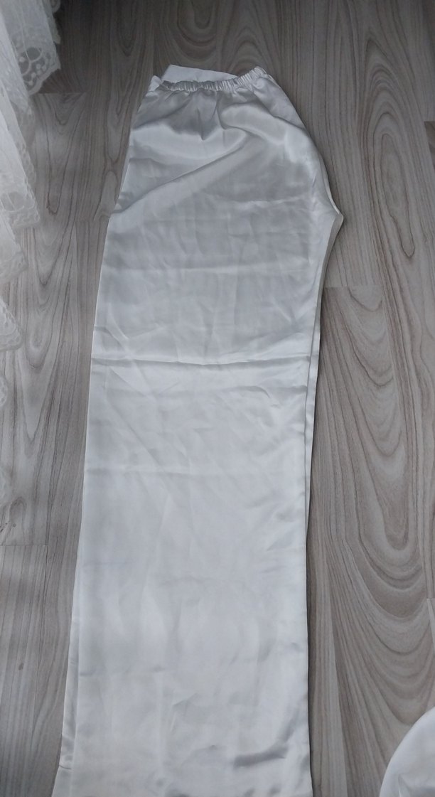 Nakışlı Beyaz Kadın Uzun Kollu Pijama ve Sabahlık Takım 3 Parça - Görsel 3