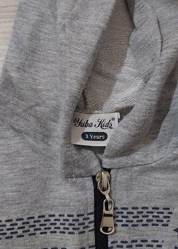 Kırmızı Kapüşonlu Erkek Çocuk Yeleği - Görsel 4