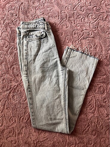 Trendyolmilla Yırtmaç Paçalı Jean