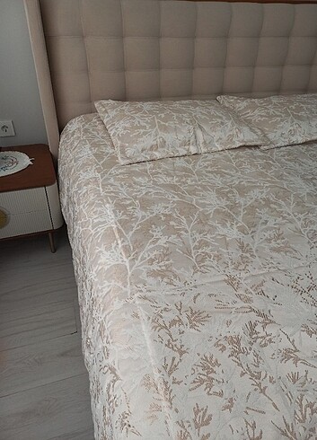 Diğer Çift Kişilik Yatak Örtüsü Takımı
