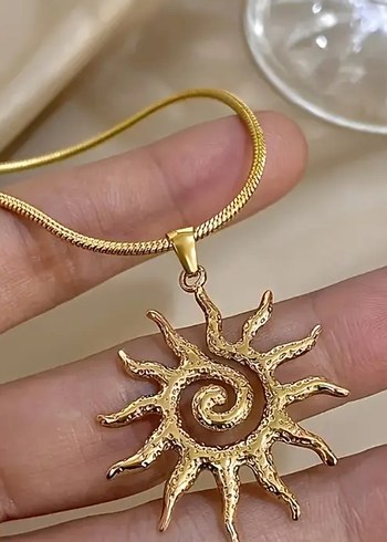 güneş figürlü,zincir detaylı kolye