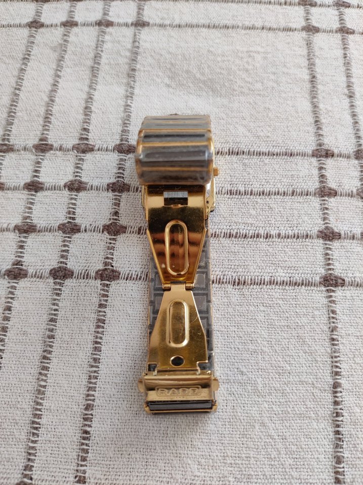 Klasik Modern Altın Kadın Kol Saati - Görsel 3