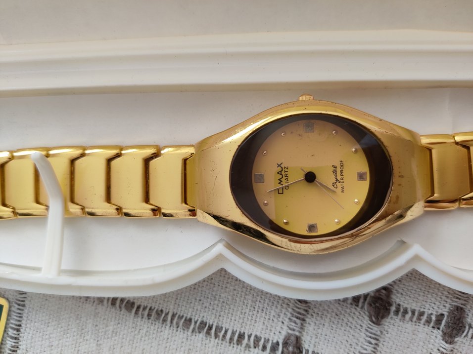 Altın Renkli Kadın Klasik Saat - Görsel 2