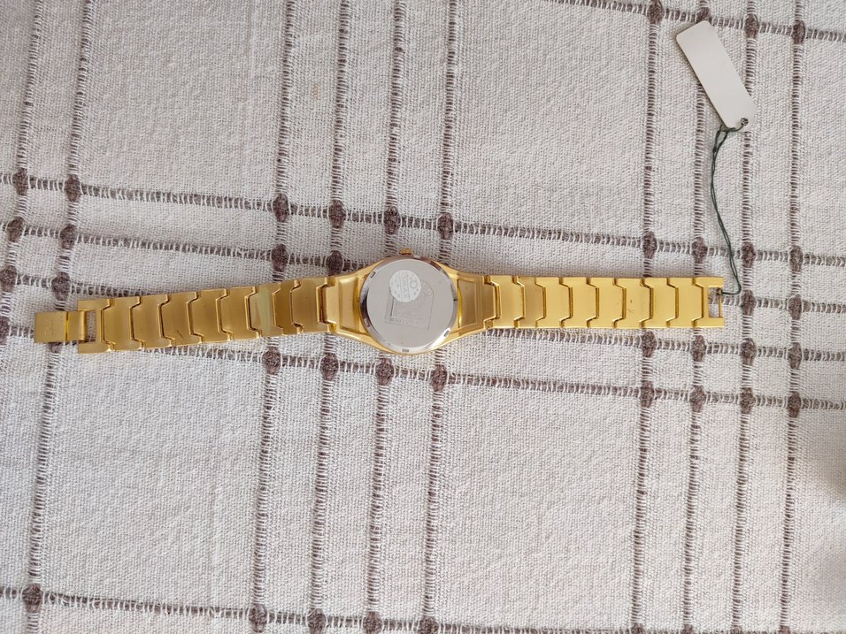 Altın Renkli Kadın Klasik Saat - Görsel 4