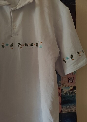 Beyaz desenli t-shirt 
