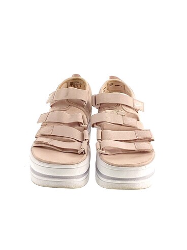 39 Beden Nike Sandalet %70 İndirimli.