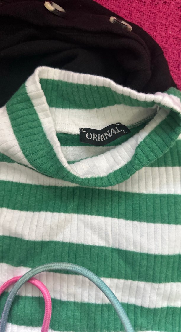 Siyah düğmeli kayık yaka&yeşil Balıkçı Yaka bluz kışlık 2 adet - Görsel 3