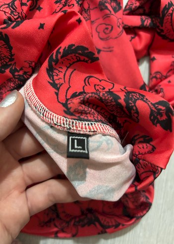 Uzun Kollu Kırmızı Desenli Yüksek Yakalı Bluz - Görsel 3