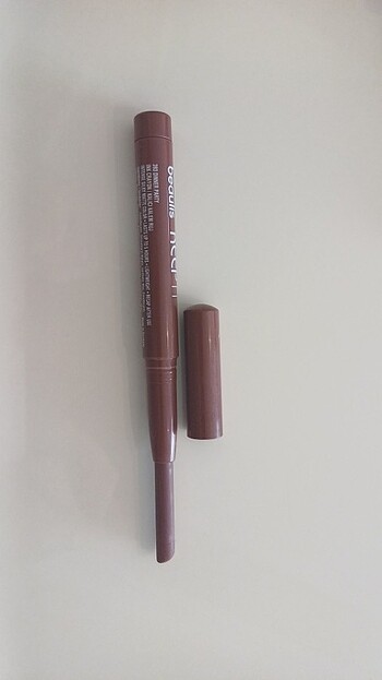 NYX Kalem ruj