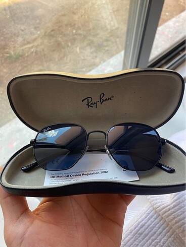 Ray-Ban Erkek güneş gözlüğü.