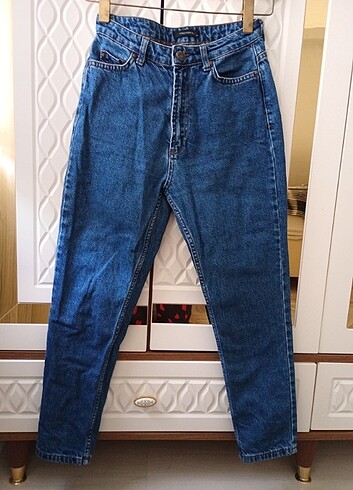 Koyu mavi jean 