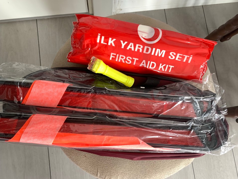 Kırmızı Baskılı İlk Yardım Seti - Görsel 2