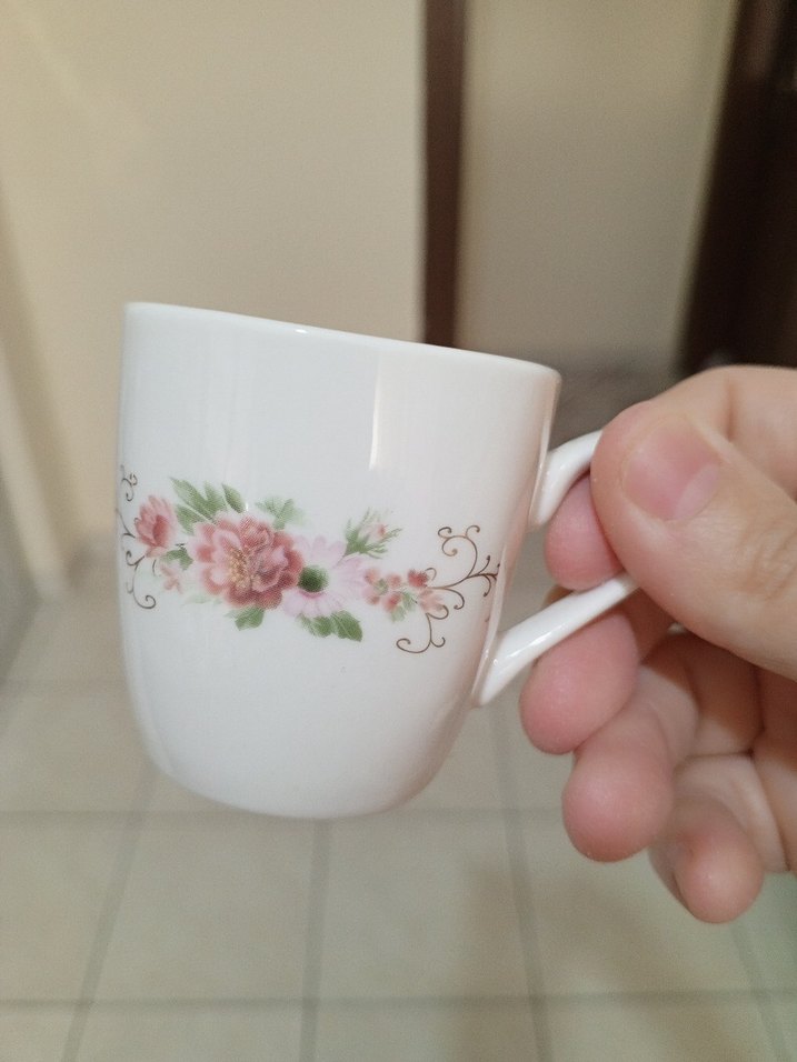 Pastel Çiçek Desenli Beyaz Porselen kahve fincanı - Görsel 2