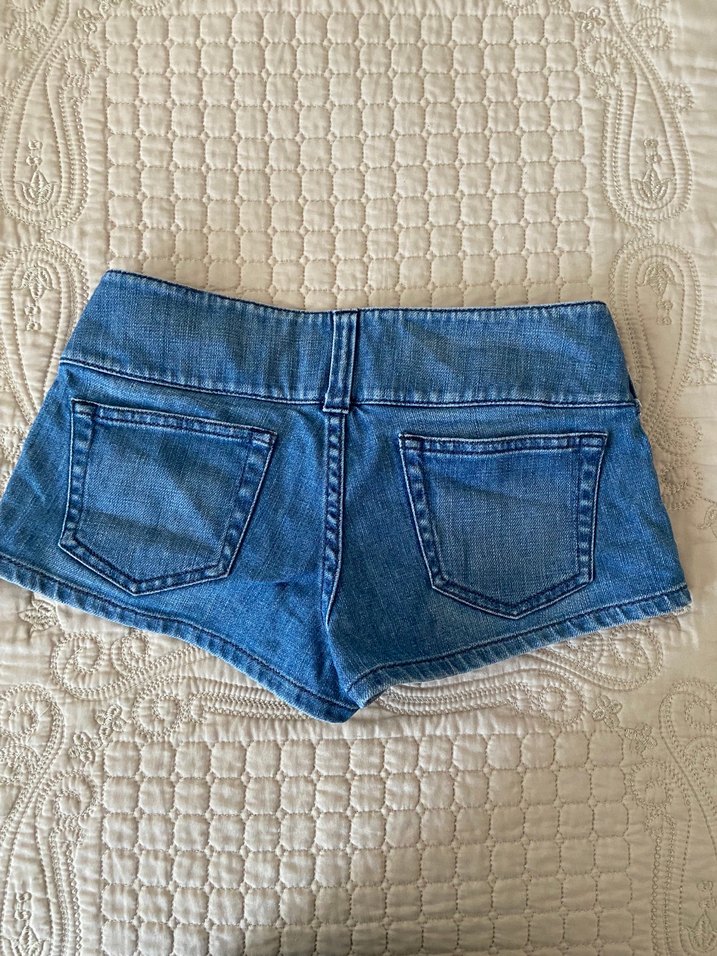 Y2k tarzıDüğmeli Mavi Mini Kot Şort - Görsel 2