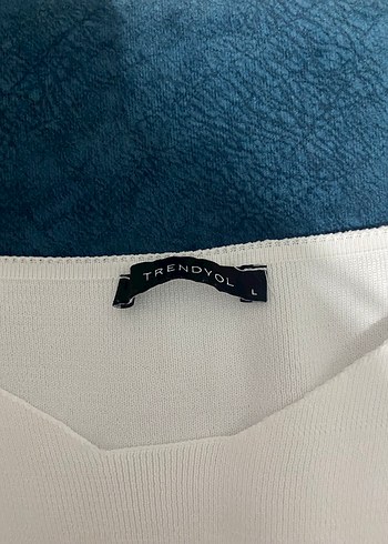 Drapeli V Yakalı Beyaz Kadın Bluz - Görsel 4