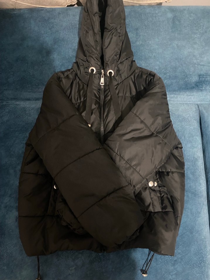 Kadın Siyah Kapüşonlu Mont - Görsel 3