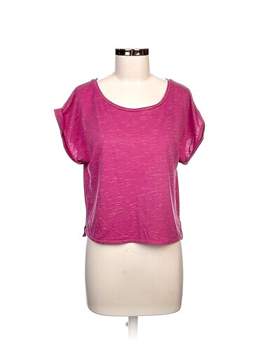 Nike T-shirt %70 İndirimli.