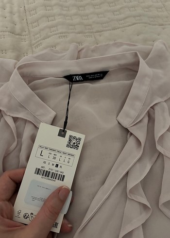 Bej Renkli V Yaka Fırfırlı Keten Gömlek - Görsel 3