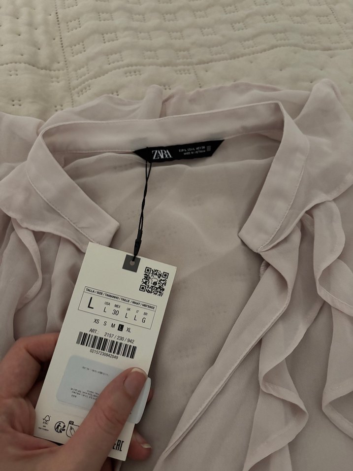 Bej Renkli V Yaka Fırfırlı Keten Gömlek - Görsel 3