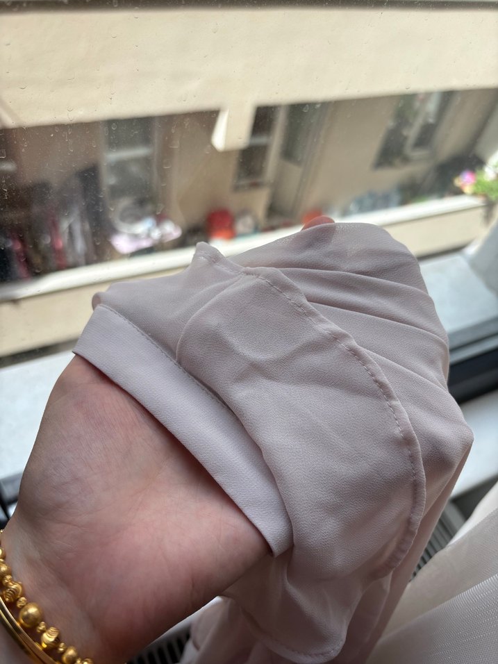 Bej Renkli V Yaka Fırfırlı Keten Gömlek - Görsel 5