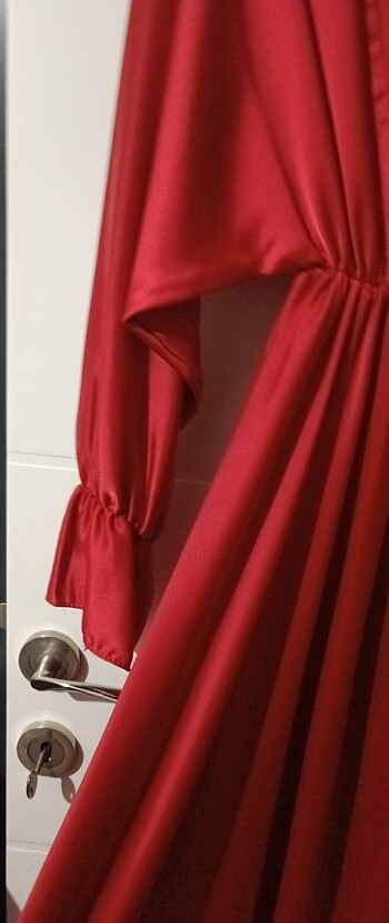 Diğer Kırmızı saten elbise özel günlerde rahat kullanışlı elbise