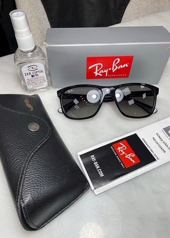 Ray Ban
